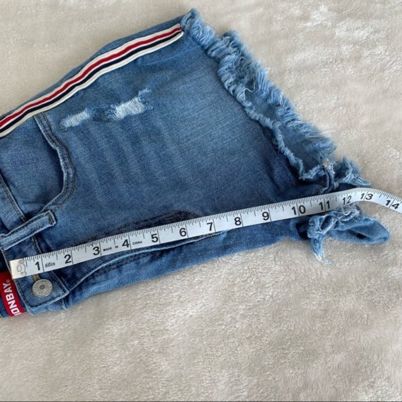Unionbay, distressed Roxie red stripe denim cutoff shorts, size 9/29 - Picture 7 of 9